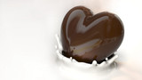 шоколадное сердце в молоке
