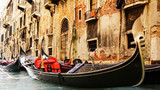 Венеция.Гондола в канале